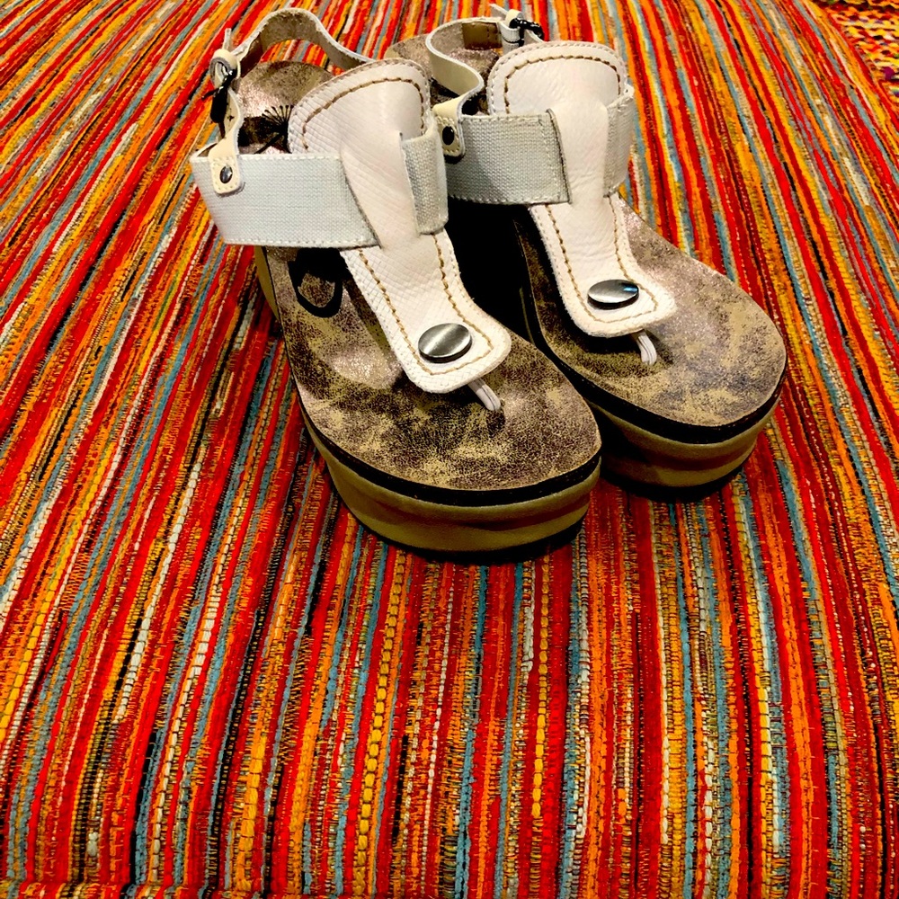 NWOT OTBT Wedge Sandal